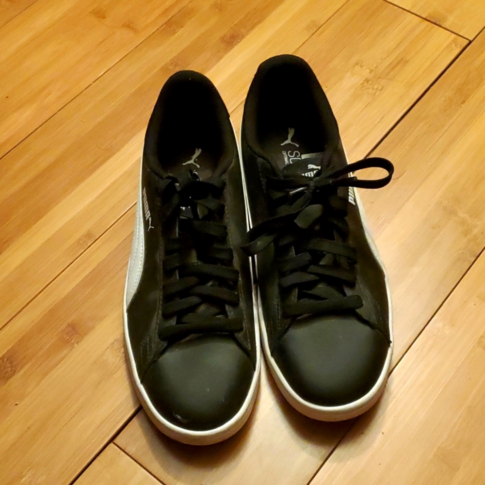 Men's puma size 9 athletic shoe